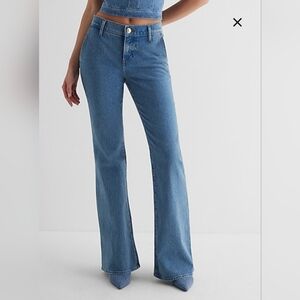NWT Express Mid-Rise Light Wash 70's Flare Jeans Size 8